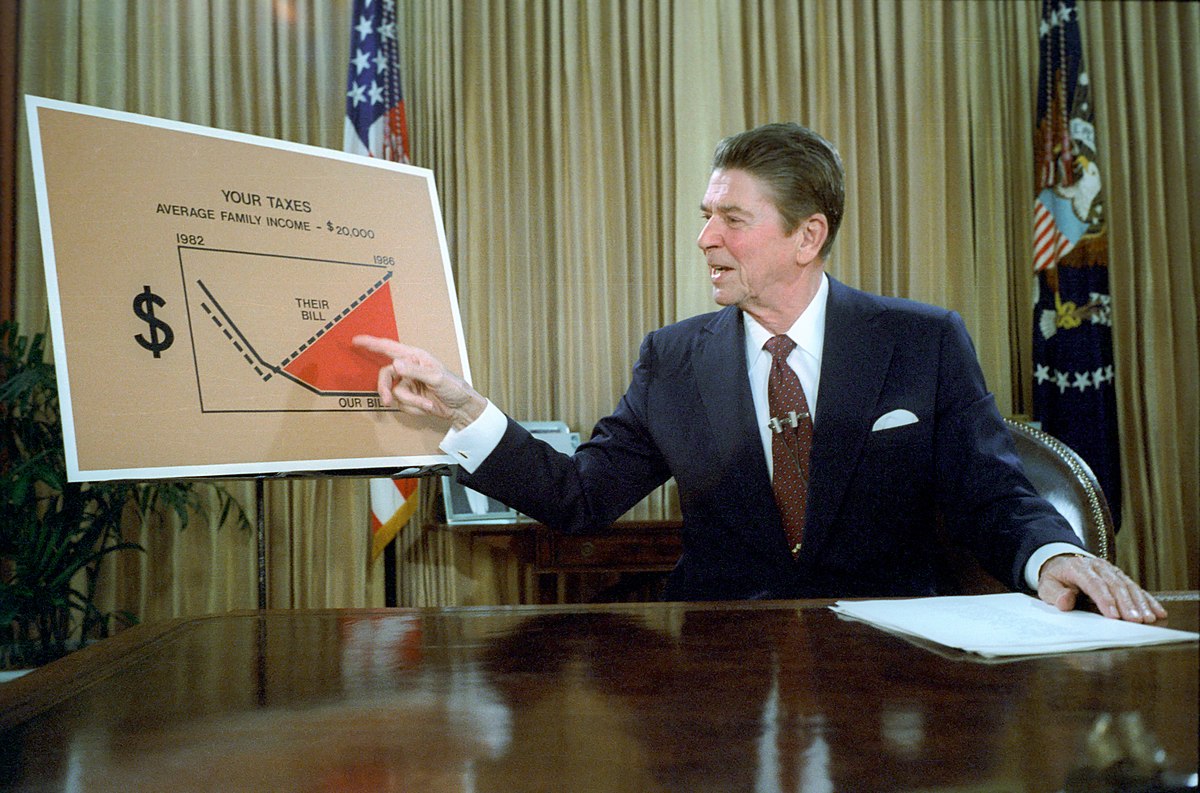 1200px-President_Ronald_Reagan_addresses_the_nation_from_the_Oval_Office_on_tax_reduction_legislation